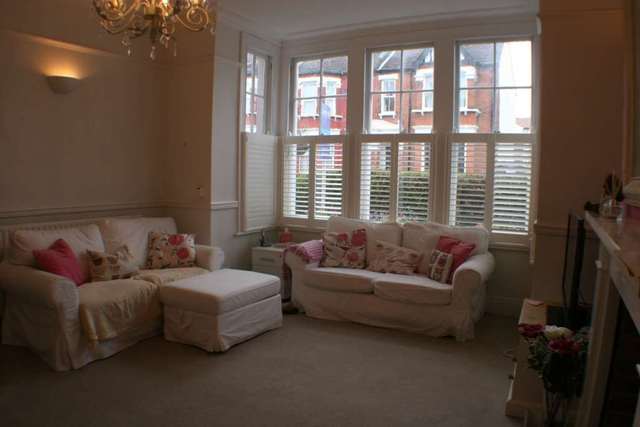  Image of 2 Bedroom Flat  To Rent at Hermitage Road  Westcliff On Sea, SS0 7NQ