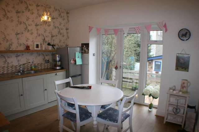  Image of 2 Bedroom Flat  To Rent at Hermitage Road  Westcliff On Sea, SS0 7NQ
