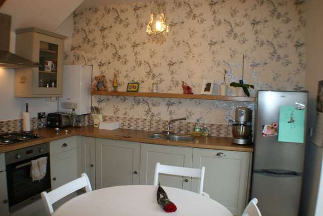  Image of 2 Bedroom Flat  To Rent at Hermitage Road  Westcliff On Sea, SS0 7NQ