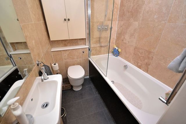  Image of 3 Bedroom Semi-Detached  For Sale at Eggington, LU7 9PQ