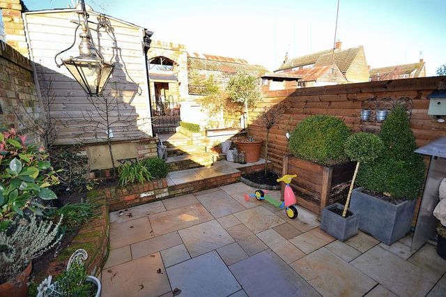  Image of 3 Bedroom Semi-Detached  For Sale at Eggington, LU7 9PQ