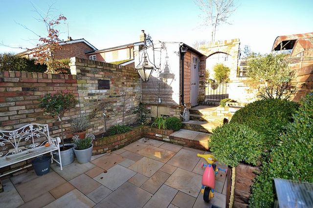  Image of 3 Bedroom Semi-Detached  For Sale at Eggington, LU7 9PQ