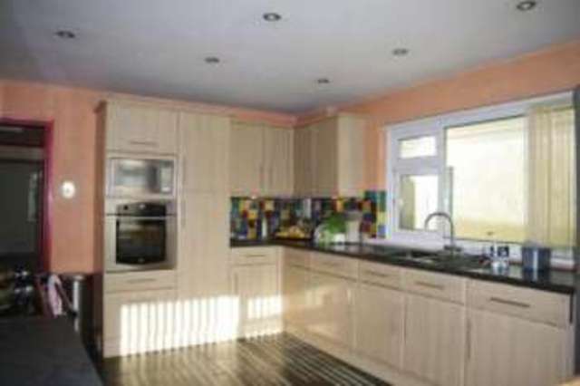  Image of 2 Bedroom Bungalow  For Sale at Port Isaac Cornwall Port Isaac, PL29 3SN