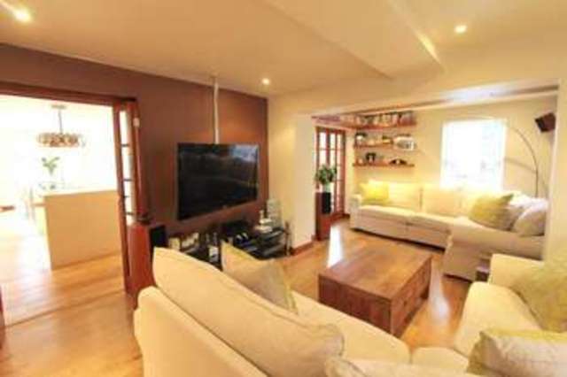  Image of 3 Bedroom End Of Terrace  For Sale at Whielden Gate  WINCHMORE HILL, HP7 0NE