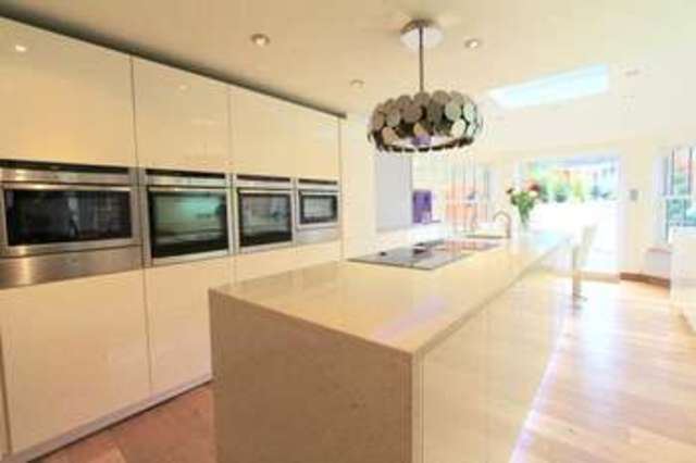  Image of 3 Bedroom End Of Terrace  For Sale at Whielden Gate  WINCHMORE HILL, HP7 0NE