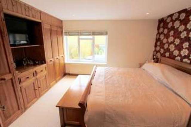  Image of 3 Bedroom End Of Terrace  For Sale at Whielden Gate  WINCHMORE HILL, HP7 0NE