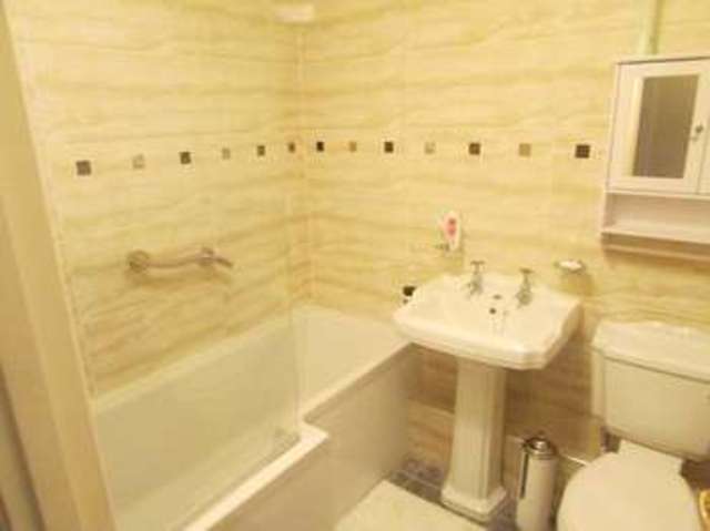  Image of 4 Bedroom Town House  For Sale at Wantage, OX12 9GQ