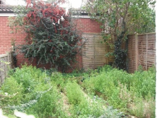  Image of 2 Bedroom Terraced  To Rent at Stanley Cottages, Barton Street  Gloucester, GL1 4EZ