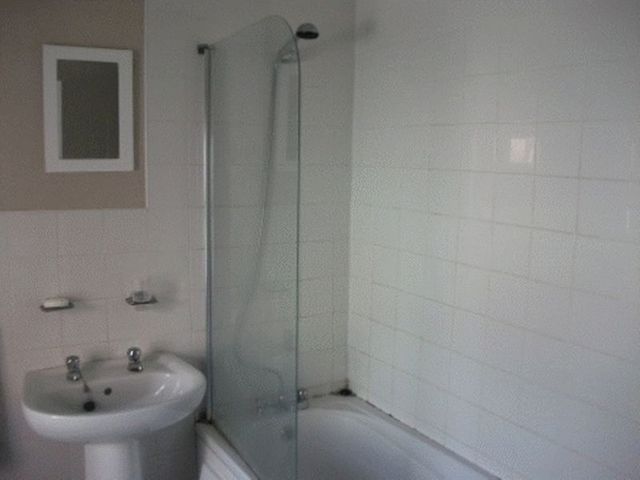  Image of 2 Bedroom Terraced  To Rent at Stanley Cottages, Barton Street  Gloucester, GL1 4EZ