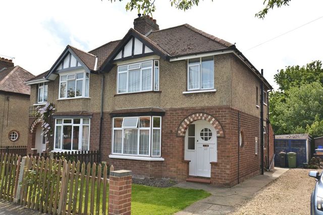  Image of 3 Bedroom Semi-Detached  For Sale at Wantage Road  Didcot, OX11 0BS