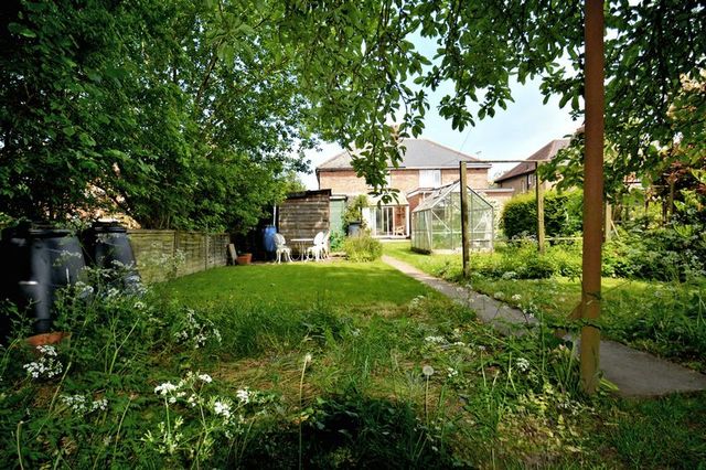  Image of 3 Bedroom Semi-Detached  For Sale at Wantage Road  Didcot, OX11 0BS