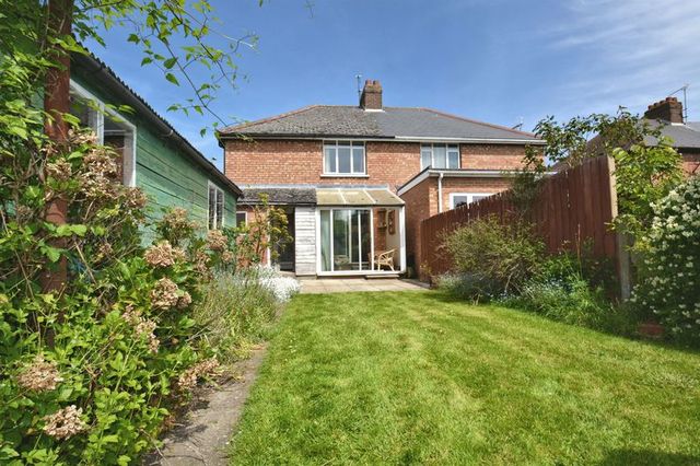  Image of 3 Bedroom Semi-Detached  For Sale at Wantage Road  Didcot, OX11 0BS