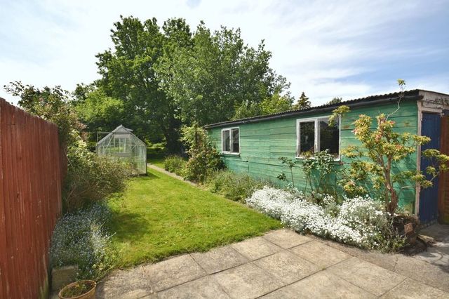  Image of 3 Bedroom Semi-Detached  For Sale at Wantage Road  Didcot, OX11 0BS
