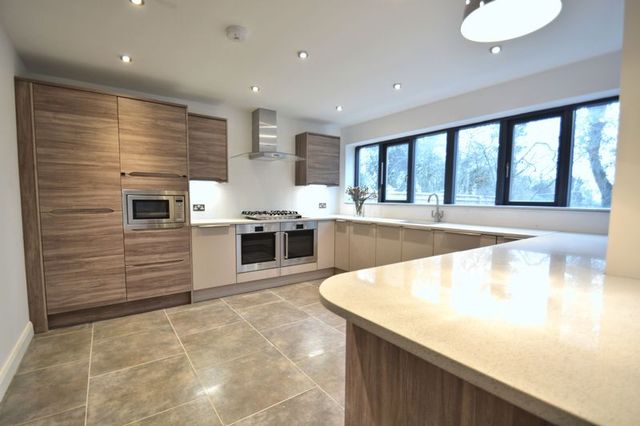  Image of 4 Bedroom Detached  For Sale at Wantage Road Rowstock Didcot, OX11 0JU