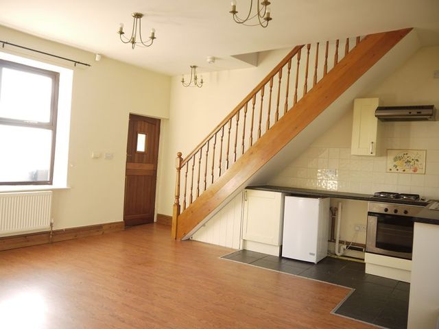  Image of 2 Bedroom Terraced  To Rent at Croft Row  Denholme, BD13 4ER