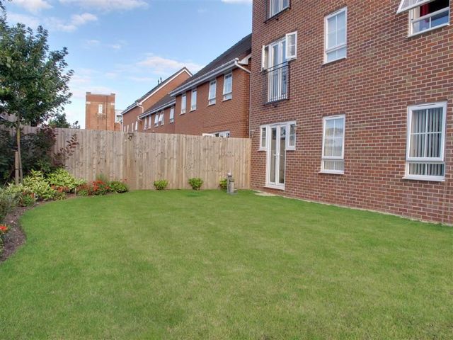 Image of 2 Bedroom Flat  For Sale at Cordwainers Court Worcester Worcester, WR2 4AX
