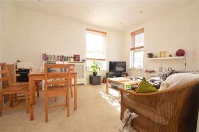  Image of 3 Bedroom Apartment  To Rent at Mortlake, SW14 8PZ