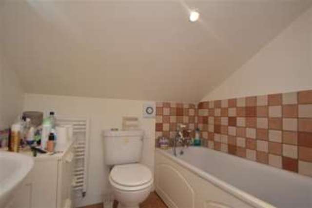  Image of 3 Bedroom Apartment  To Rent at Mortlake, SW14 8PZ