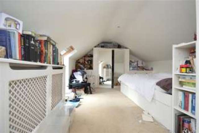  Image of 3 Bedroom Apartment  To Rent at Mortlake, SW14 8PZ