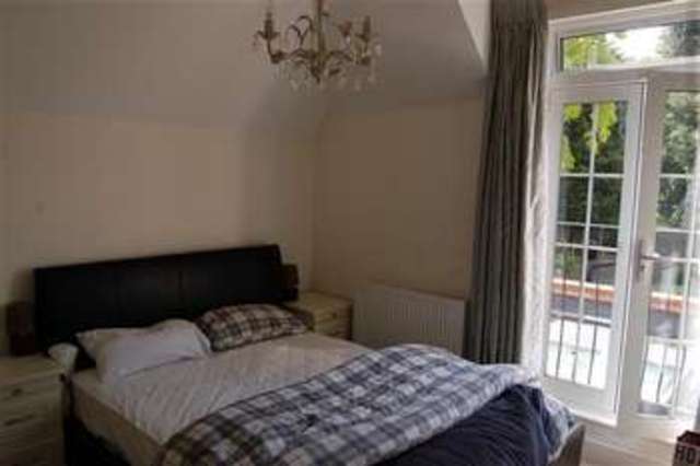  Image of 3 Bedroom Terraced  To Rent at Wimbledon Common, SW15 3RW
