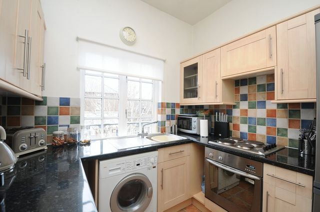  Image of 2 Bedroom Flat  For Sale at Alfredston Place  Wantage, OX12 8DL