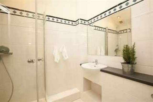  Image of 5 Bedroom Property  To Rent at Oxford, OX2 8DY