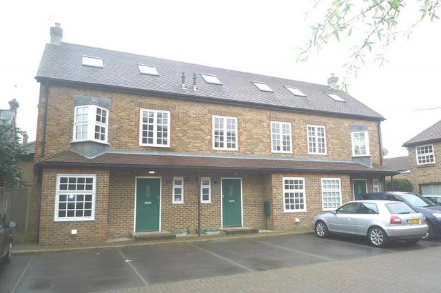  Image of 3 Bedroom Detached  To Rent at High Street Handcross Haywards Heath, RH17 6BF