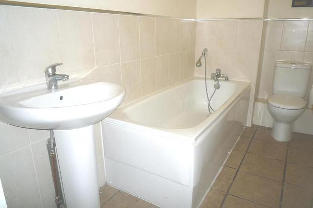  Image of 3 Bedroom Detached  To Rent at High Street Handcross Haywards Heath, RH17 6BF