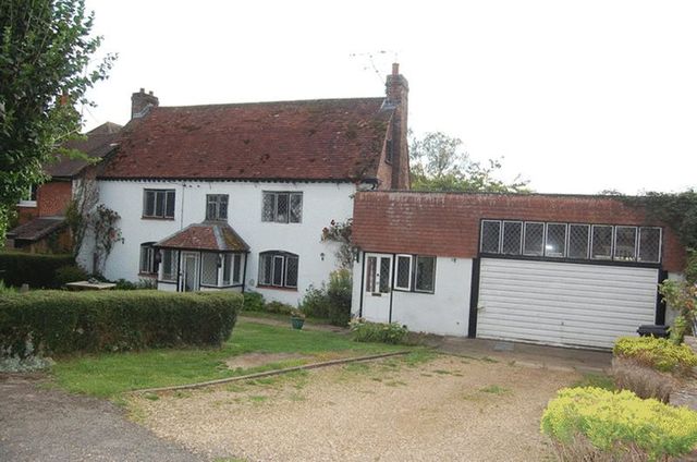  Image of 2 Bedroom Detached  For Sale at The Soke  Alresford, SO24 9DB