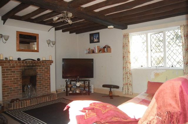  Image of 2 Bedroom Detached  For Sale at The Soke  Alresford, SO24 9DB