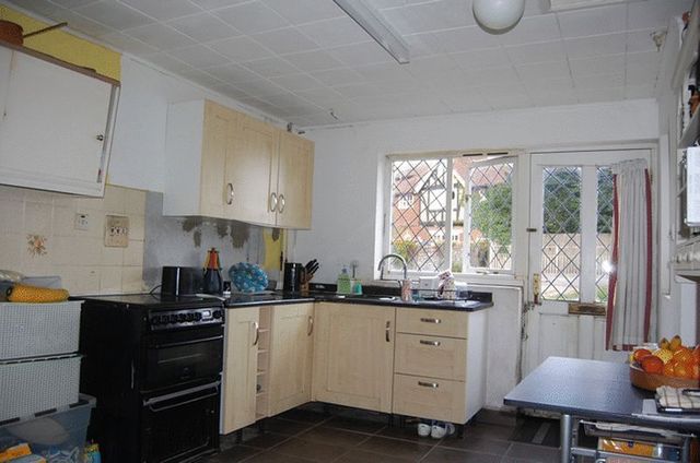  Image of 2 Bedroom Detached  For Sale at The Soke  Alresford, SO24 9DB