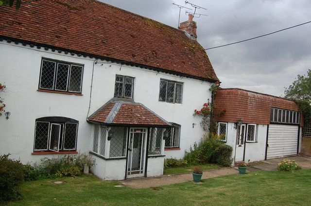  Image of 2 Bedroom Detached  For Sale at The Soke  Alresford, SO24 9DB