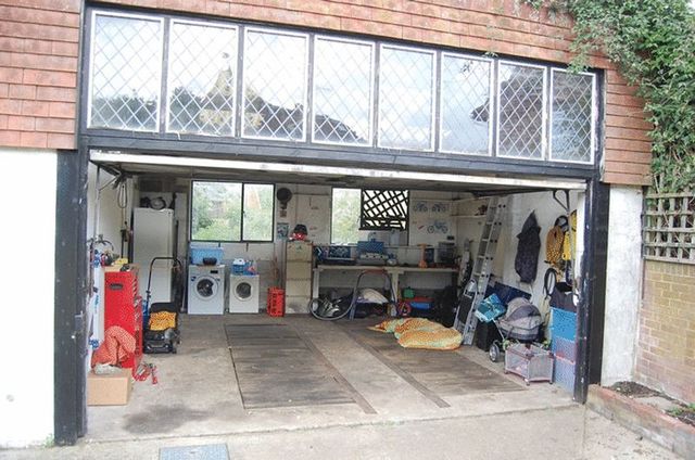  Image of 2 Bedroom Detached  For Sale at The Soke  Alresford, SO24 9DB