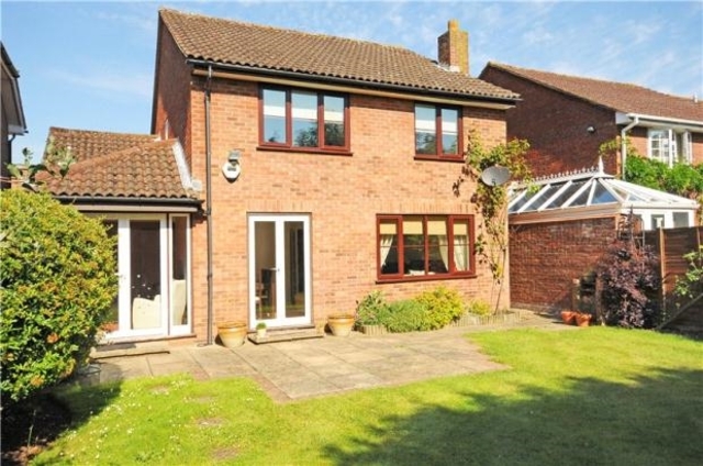  Image of 3 Bedroom Detached  To Rent at Saxon Way  Windsor, SL4 2PT