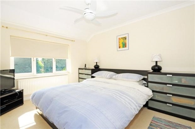  Image of 3 Bedroom Detached  To Rent at Saxon Way  Windsor, SL4 2PT