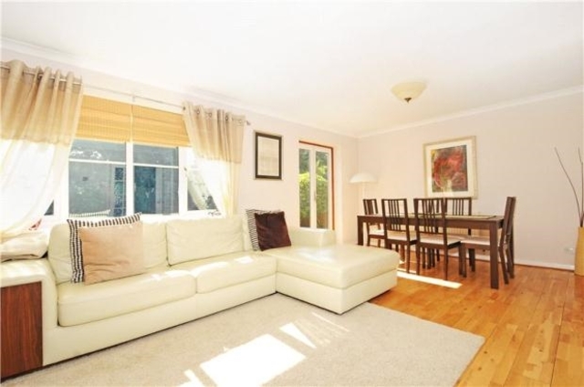  Image of 3 Bedroom Detached  To Rent at Saxon Way  Windsor, SL4 2PT