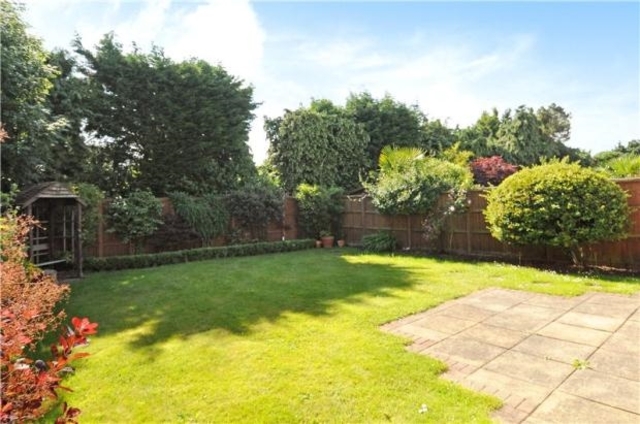 Image of 3 Bedroom Detached  To Rent at Saxon Way  Windsor, SL4 2PT