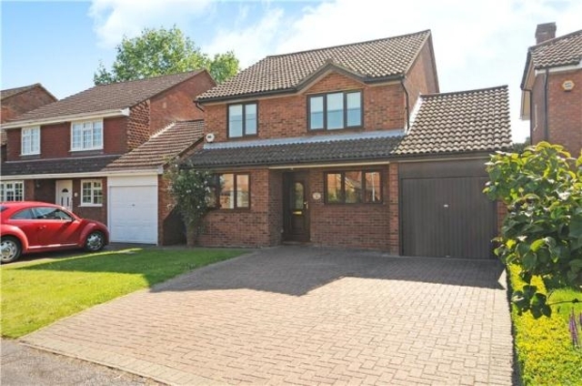  Image of 3 Bedroom Detached  To Rent at Saxon Way  Windsor, SL4 2PT