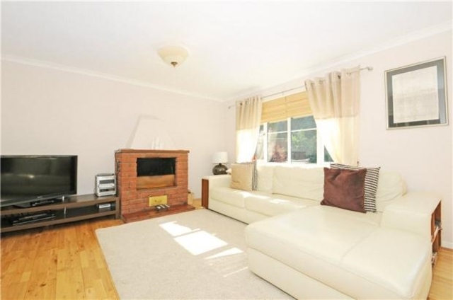  Image of 3 Bedroom Detached  To Rent at Saxon Way  Windsor, SL4 2PT