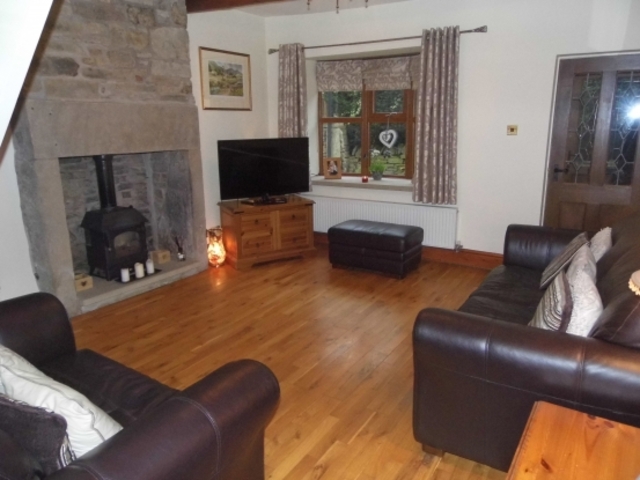  Image of 3 Bedroom Cottage  For Sale at Darwen Lancashire Darwen, BB3 1JX