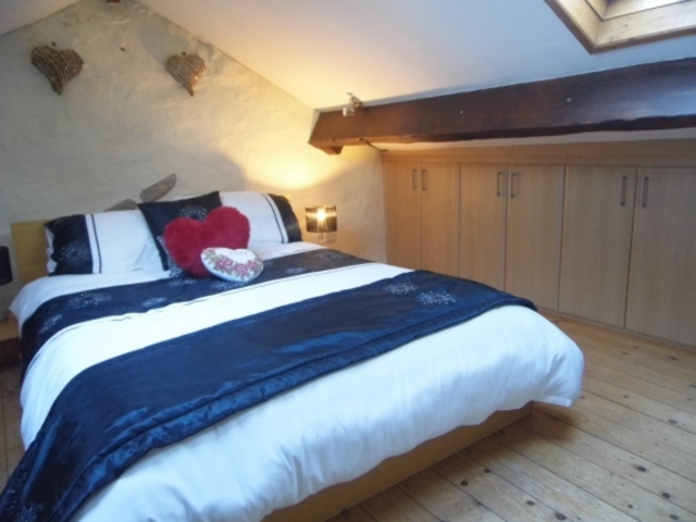  Image of 3 Bedroom Cottage  For Sale at Darwen Lancashire Darwen, BB3 1JX