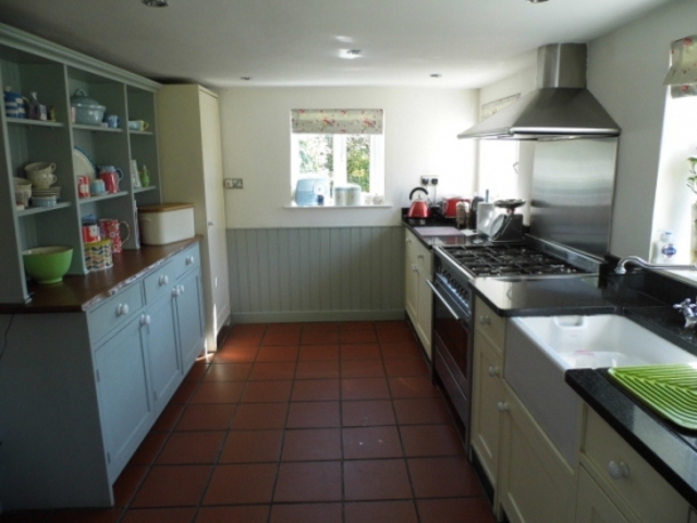  Image of 4 Bedroom Cottage  For Sale at Maidstone Kent Maidstone, ME17 2EP
