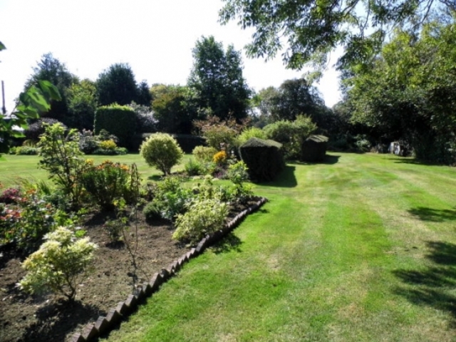  Image of 4 Bedroom Cottage  For Sale at Maidstone Kent Maidstone, ME17 2EP