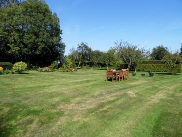  Image of 4 Bedroom Cottage  For Sale at Maidstone Kent Maidstone, ME17 2EP