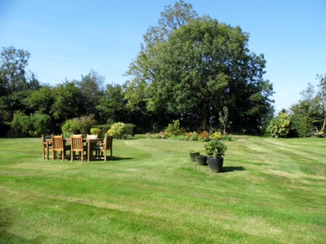  Image of 4 Bedroom Cottage  For Sale at Maidstone Kent Maidstone, ME17 2EP