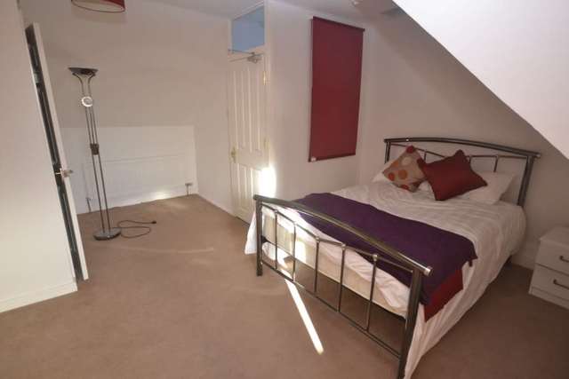  Image of 1 Bedroom House Share  To Rent at Wantage Road  Reading, RG30 2SF