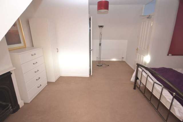  Image of 1 Bedroom House Share  To Rent at Wantage Road  Reading, RG30 2SF