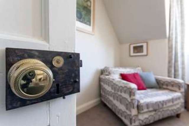  Image of 1 Bedroom Flat  For Sale at Manse Road  Edinburgh, EH12 7SS