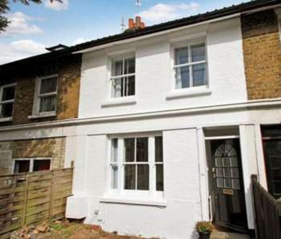  Image of 3 Bedroom Property  To Rent at London, SW15 3RT