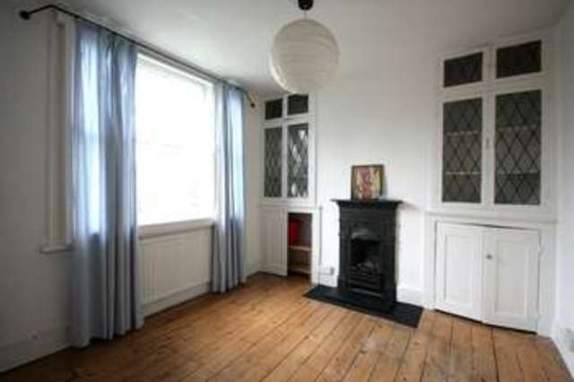  Image of 3 Bedroom Property  To Rent at London, SW15 3RT